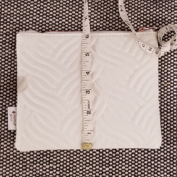 White anything bag from 100% Pure. makeup bag, travel pouch, rose gold - Picture 4 of 5